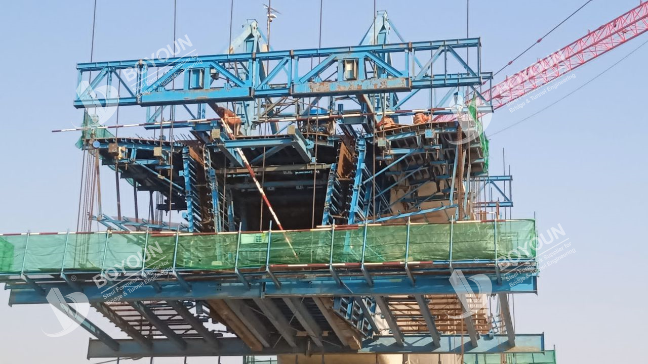 تايلاند سكة حديد لوبوري Cantilever Form Traveller Case