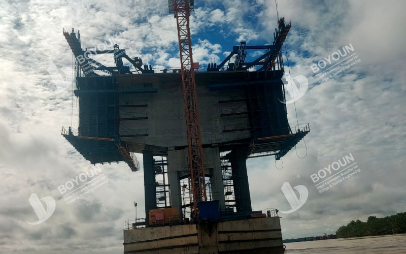 ماليزيا جسر Saribas Cantilever Form Traveller Case