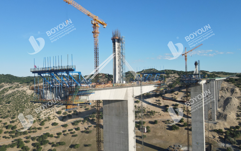 جسر نهر زيلامولون الكبير Cantilever form Traveller Cases (باللغة الإنجليزية)