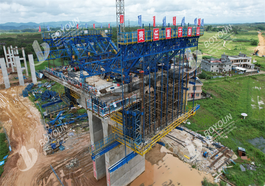 مسافر ذو امتداد رئيسي يزيد عن 200 متر