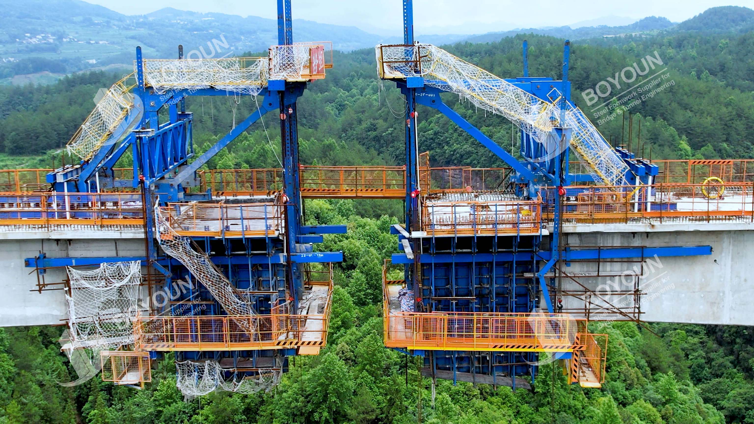 جسر لانيسي الضخم