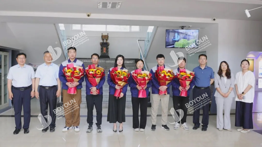 نائب سكرتير منطقة بينتشنغ تشانغ هونغ تشو يزور عمال بويون للعلوم والتكنولوجيا