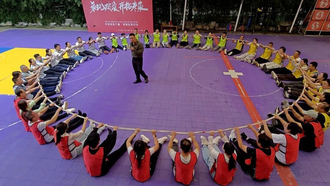 مبنى فريق الخريف 2025.