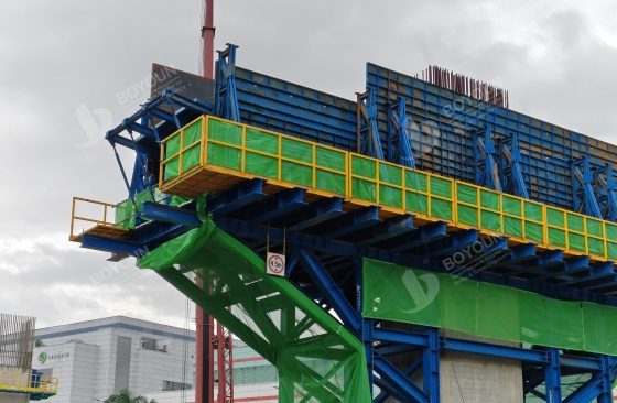 هندسة الطرق والجسور ؛ تكنولوجيا بناء السقالات ذات الطربوش المصطنعة في الموقع ؛ التطبيق هيكل crosshead هو